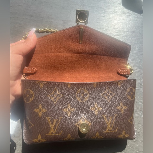 Louis Vuitton padlock on strap M80764 Caramel “Authentic “ - Picture 2 of 5